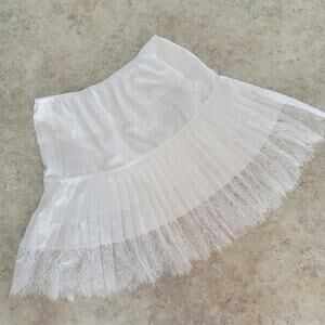 Pleated White Eyelash Lace Miniskirt Size M Runs Small